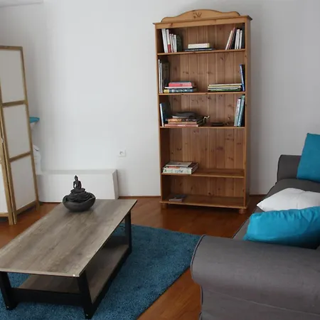 Petite Maison D'hote Et Son Patio Au Pied De Notre-dame منزل للإقامة